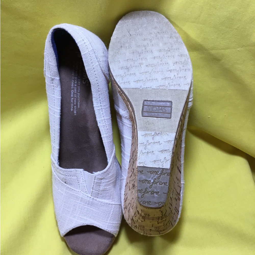 Toms Women's Cream Canvas Peep-Toe Wedges SZ 8